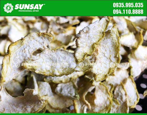The color of the dried squash is almost unchanged from the original