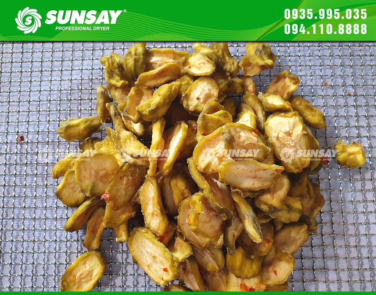 Toads soaked in salt and dried chili are delicious and delicious