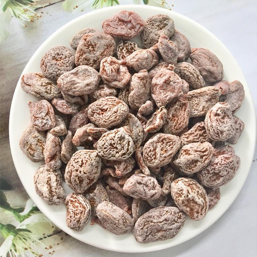 Dried olives make sweet and sour sausages