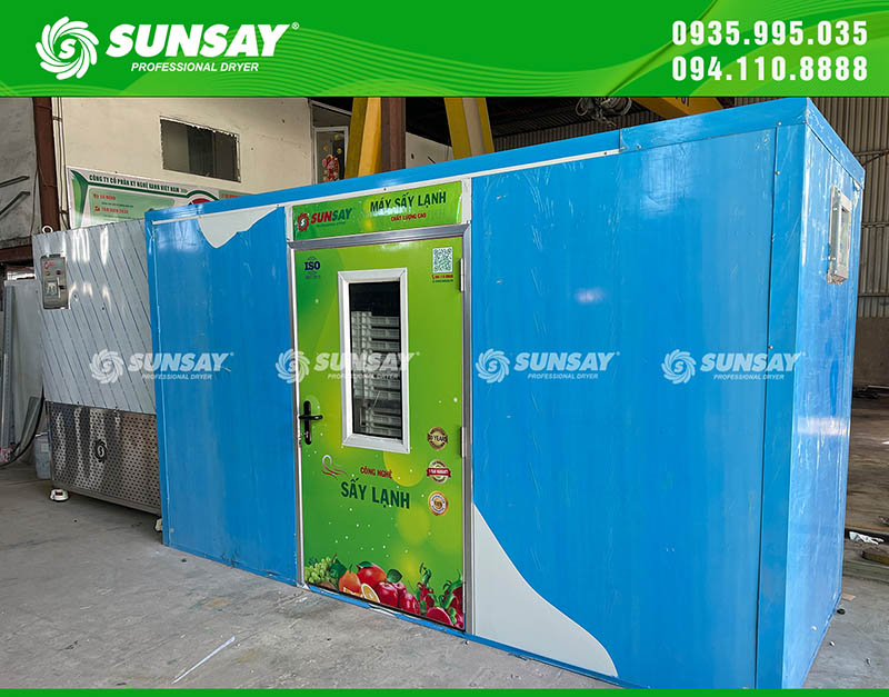 Industrial freeze dryers dry a variety of materials and foods