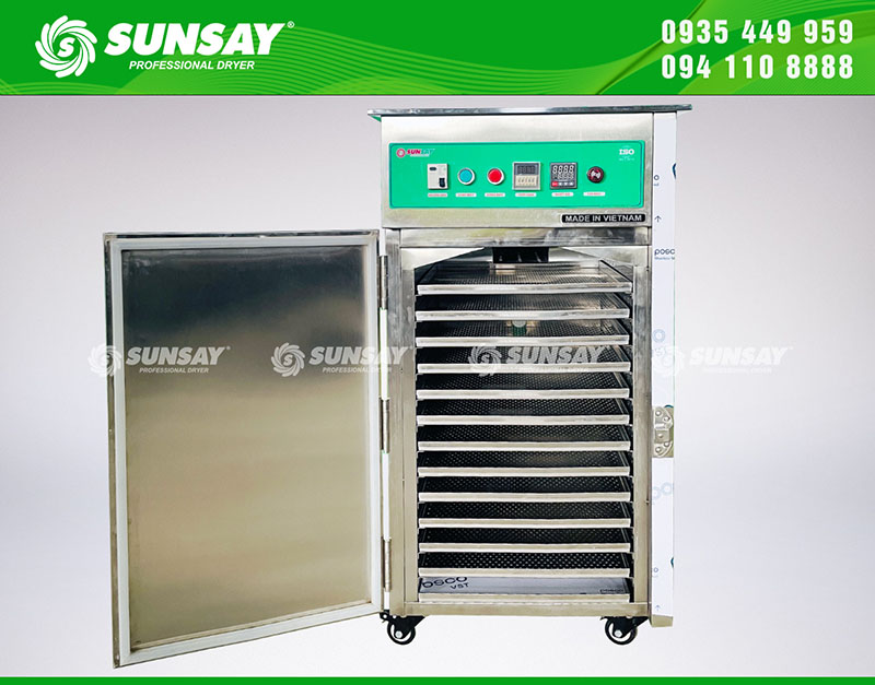With 3D convection technology, dried food is dried evenly and quickly